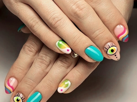 Curso de TECNICA/O  EN ESMALTADO SEMIPERMANENTE Y NAIL ART